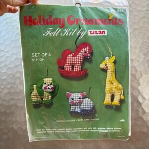 Vintage Titan Felt Kit Christmas Holiday Ornaments 1979 Cat Dog Giraffe Horse